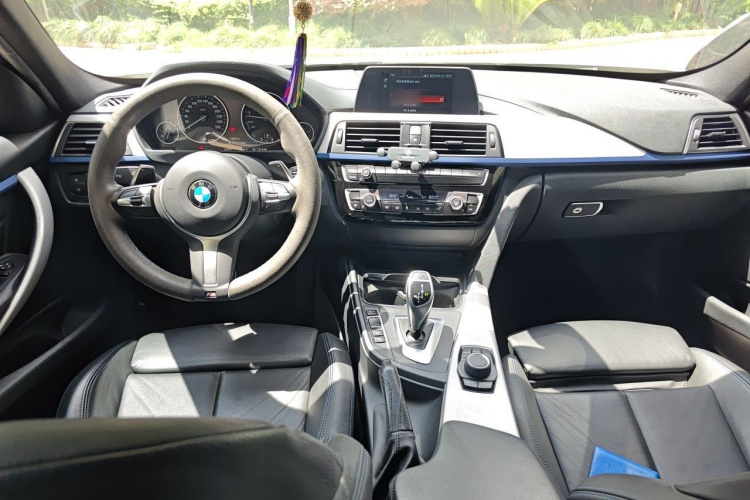 BMW 3 Series 2019 car image #12