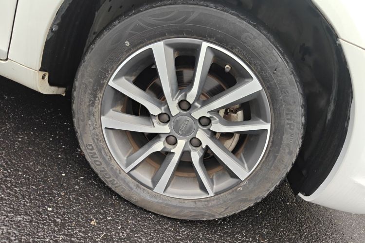 GEELY Emgrand 2019 car image #9
