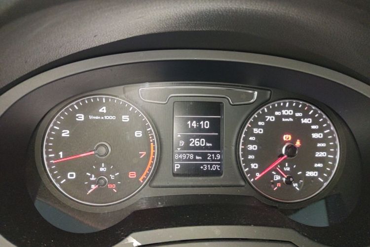 Audi Q3 2017 car image #12