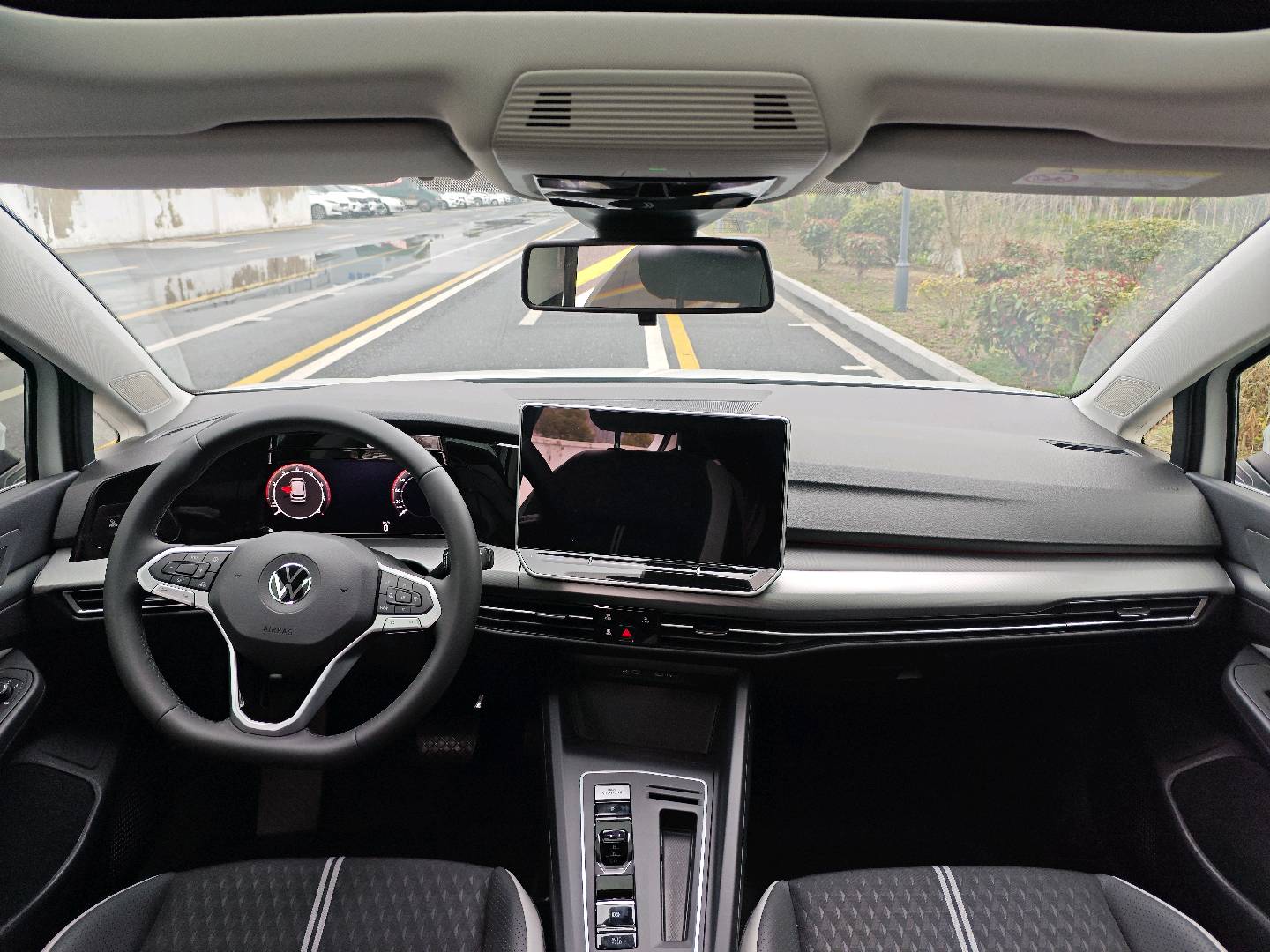 Volkswagen Golf 2026 car image #6