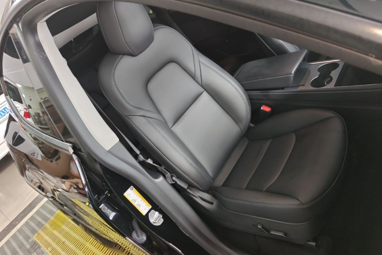 Tesla Model Y 2021 car image #24