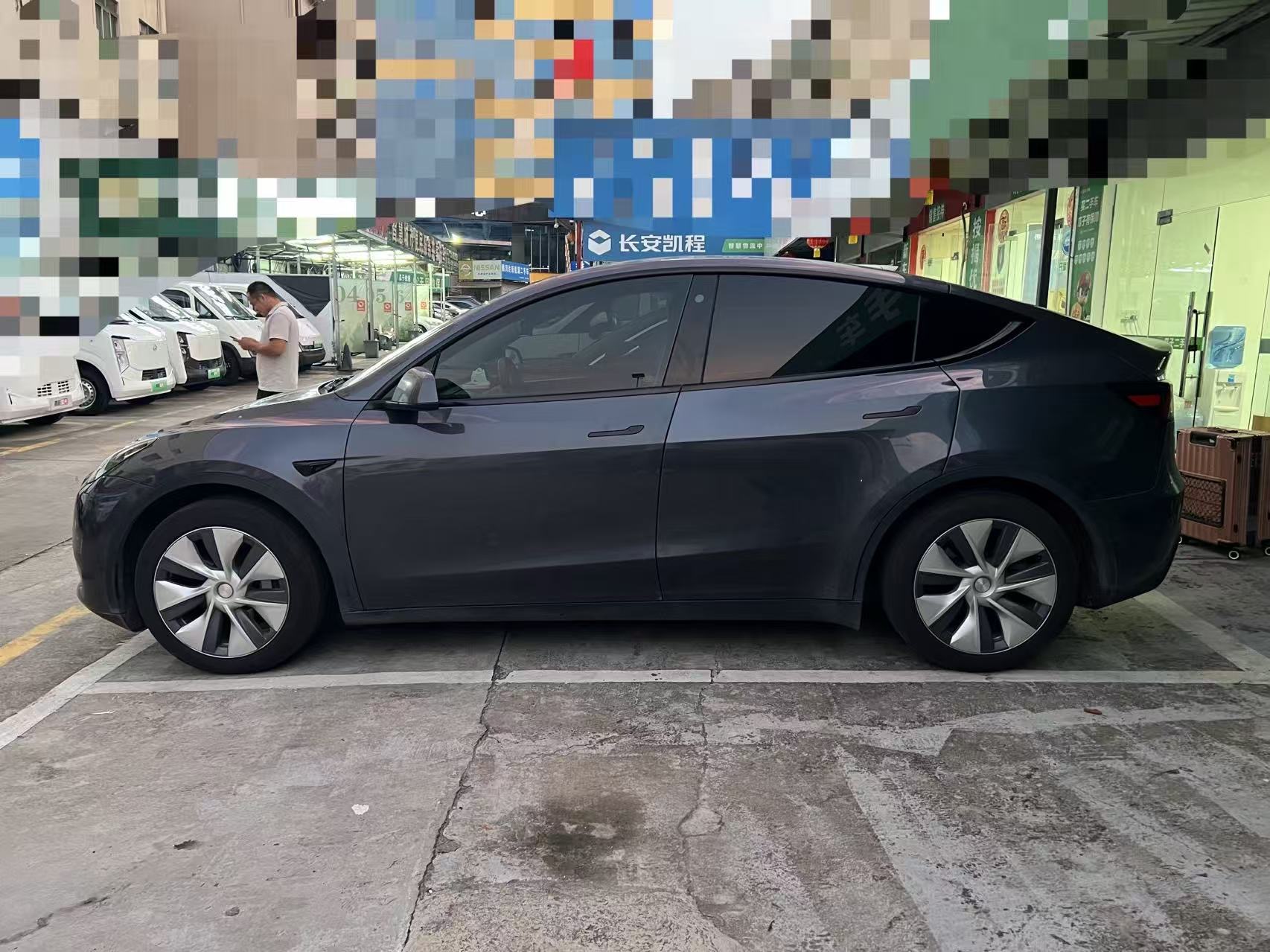 Tesla Model Y 2023 #4 Tesla Model Y 2023 car image #4