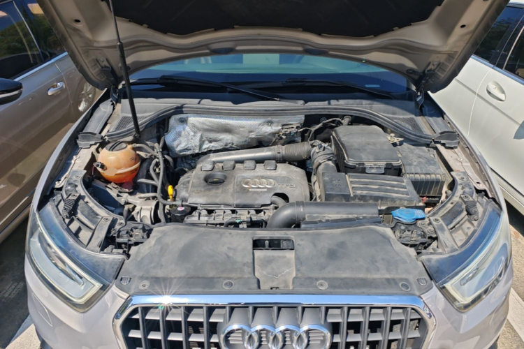Audi Q3 2015 car image #20