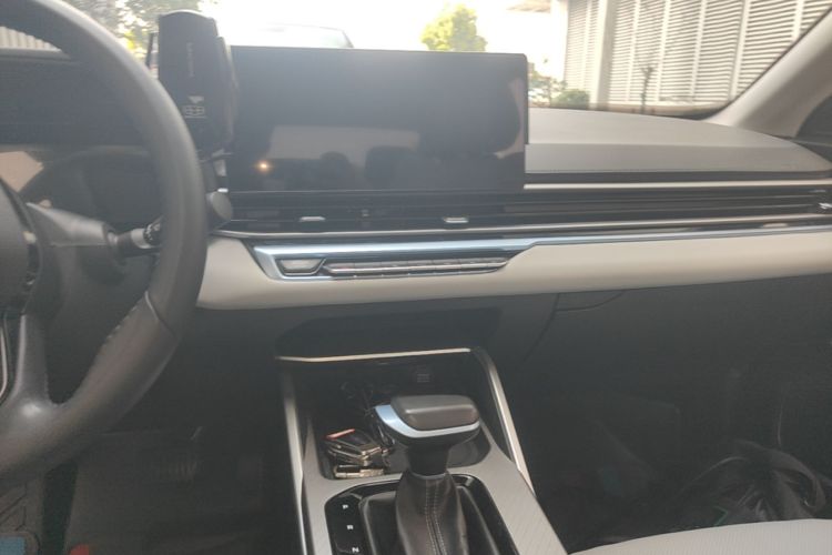 GEELY Emgrand 2024 car image #13