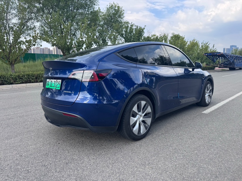 Tesla Model Y 2022 car image #5