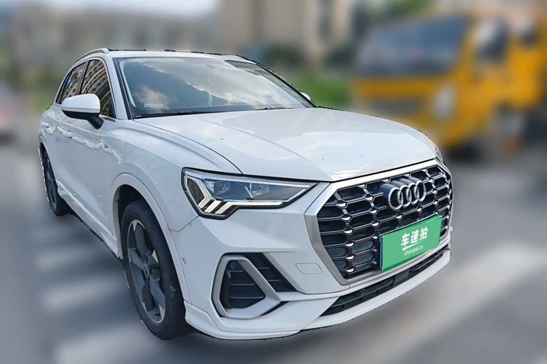 Audi Q3 2021 car image #2