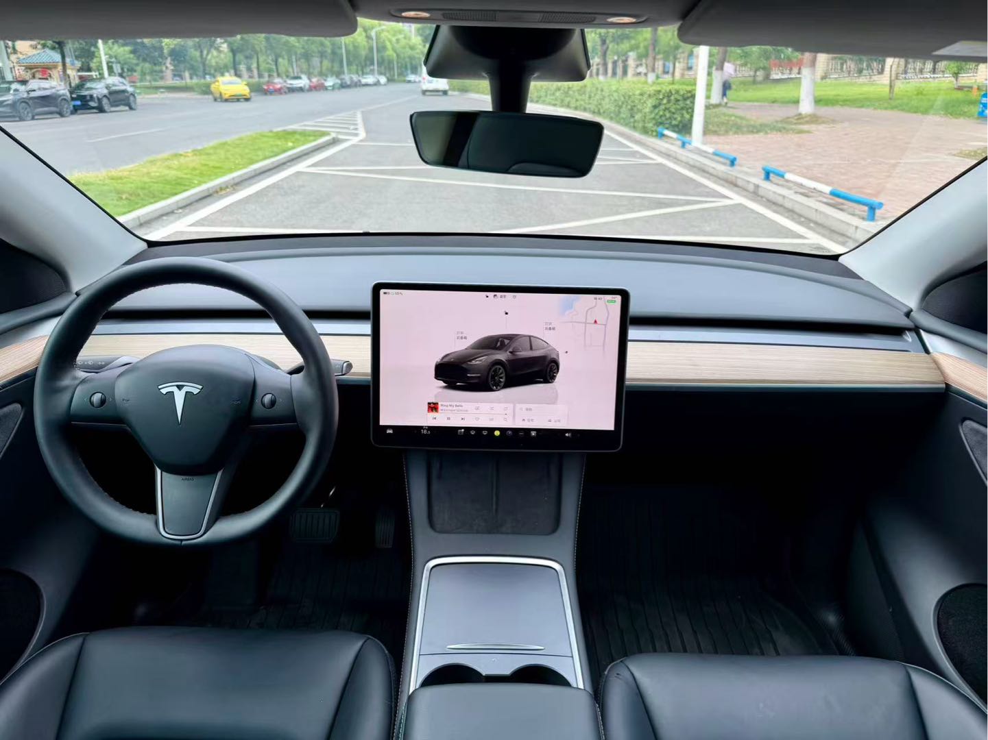 Tesla Model Y 2023 car image #12
