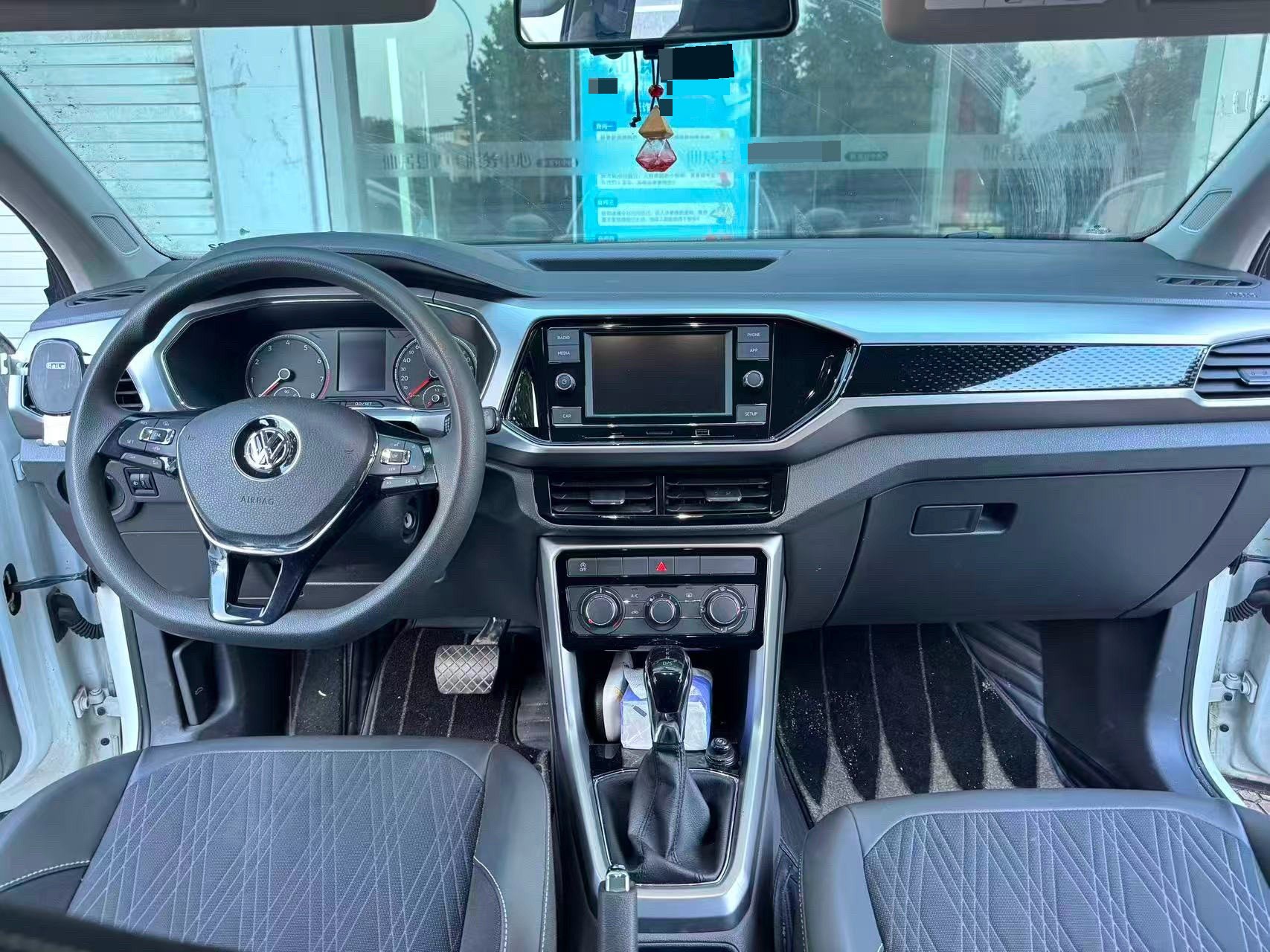 Volkswagen T-Cross 2019 صورة سيارة #2
