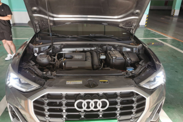 Audi Q3 2020 car image #22