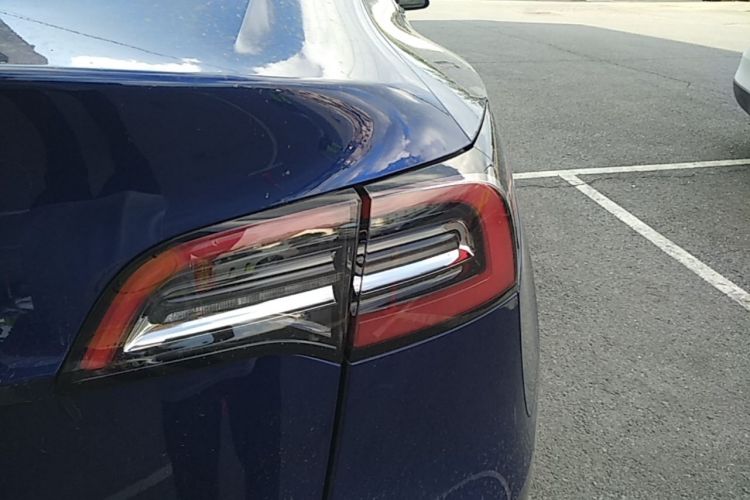 Tesla Model Y 2021 car image #8