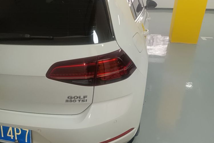 Volkswagen Golf 2018 car image #8