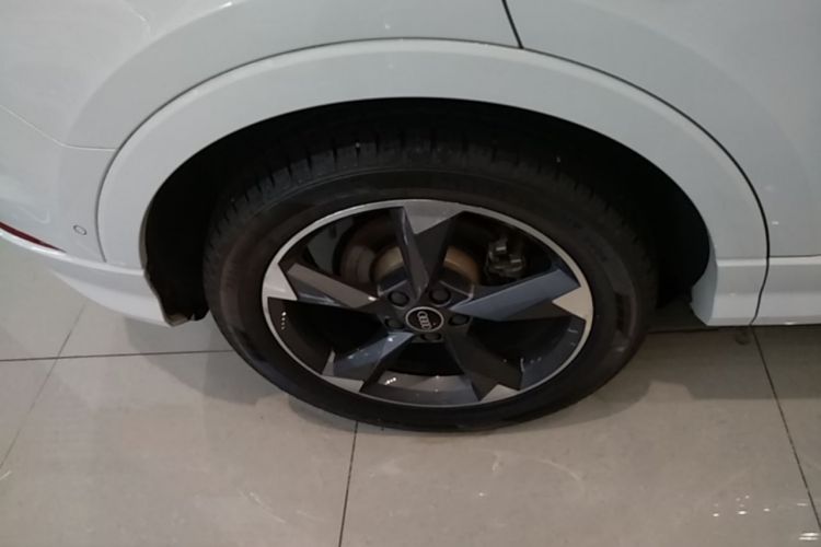 Audi Q3 2022 car image #10
