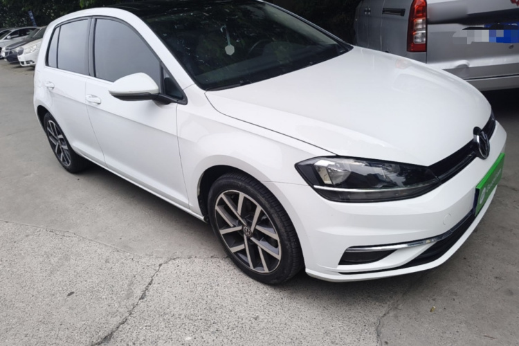 Volkswagen Golf 2020 car image #4
