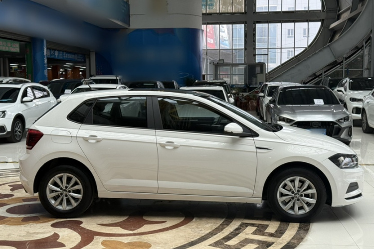 Volkswagen Polo 2022 صورة سيارة #28