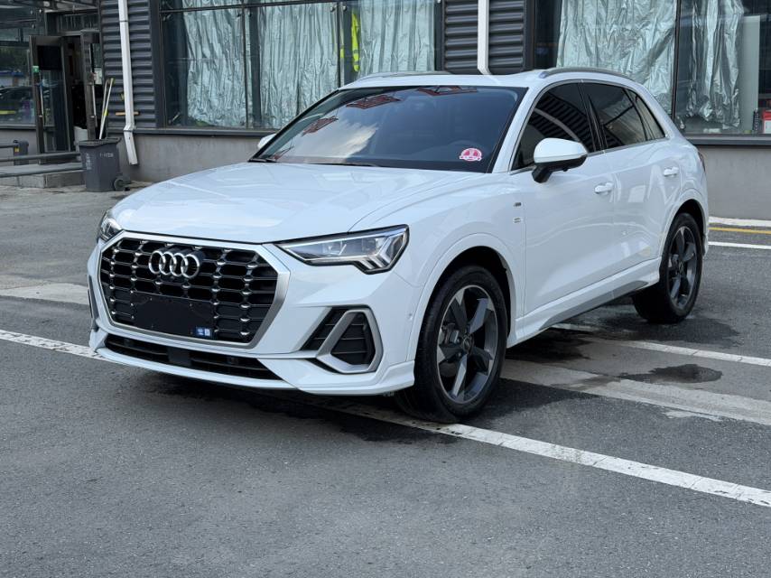 Audi Q3 2023 car image 
