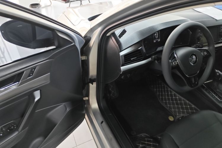 Volkswagen Lavida 2018 car image #16