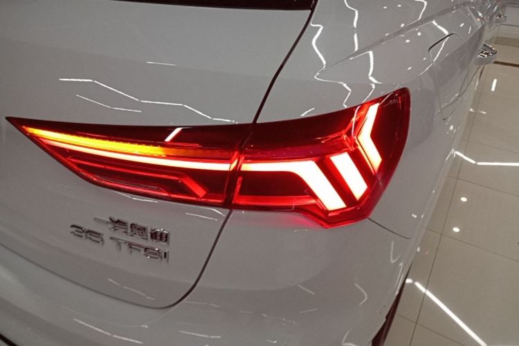 Audi Q3 2025 imagen de coche #8