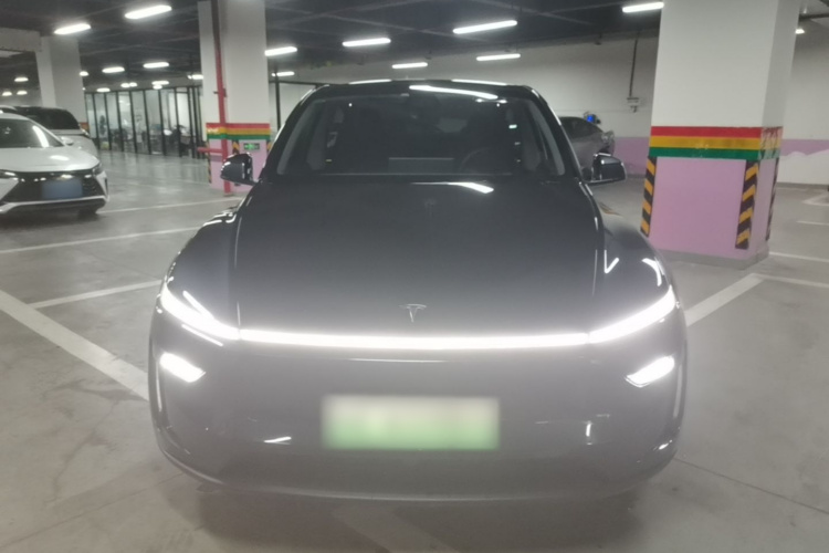 Tesla Model Y 2025 #3 Tesla Model Y 2025 car image #3