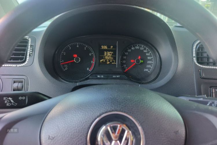 Volkswagen Polo 2016 car image #13