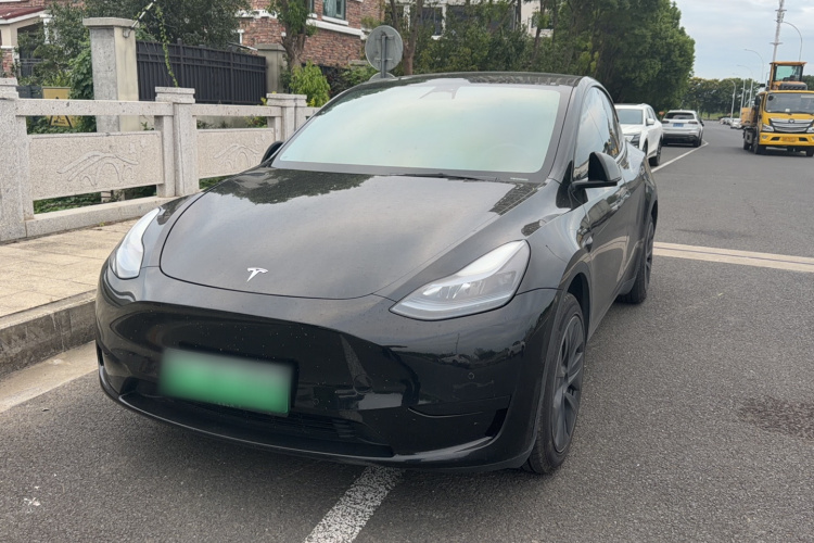 Tesla Model Y 2023 #2 Tesla Model Y 2023 car image #2