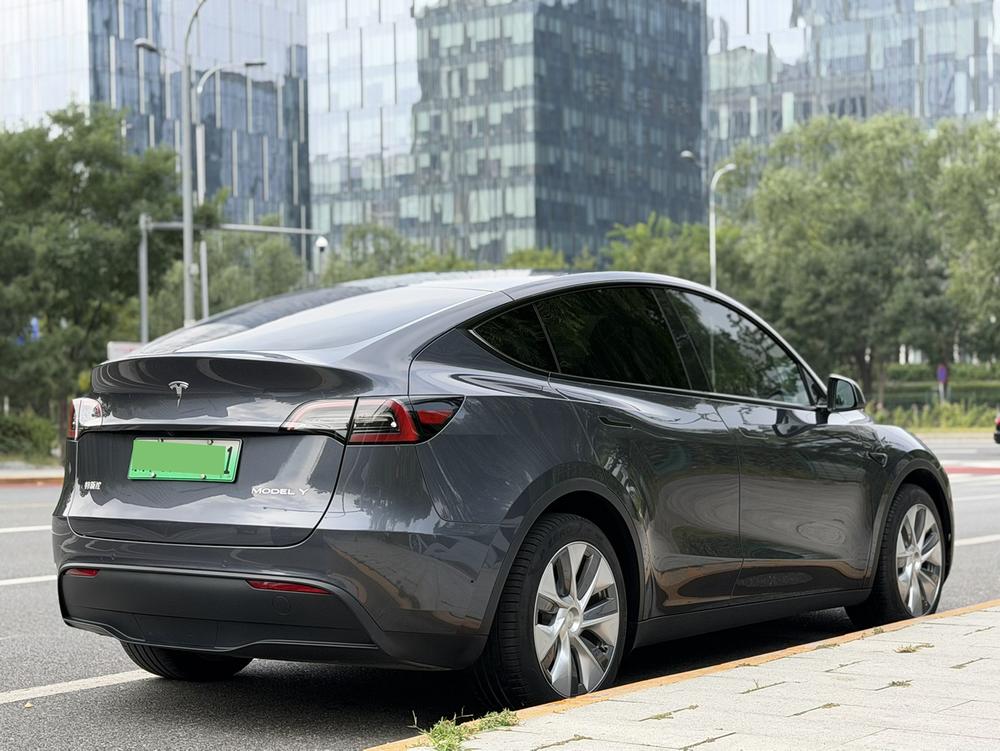 Tesla Model Y 2022 #7 Tesla Model Y 2022 car image #7