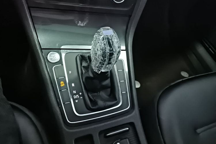 Volkswagen Golf 2020 car image #14
