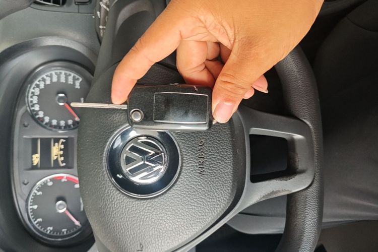 Volkswagen Polo 2015 car image #9