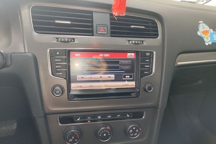 Volkswagen Golf 2015 car image #17