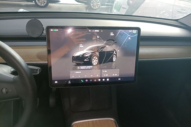 Tesla Model Y 2022 #13 Tesla Model Y 2022 car image #13