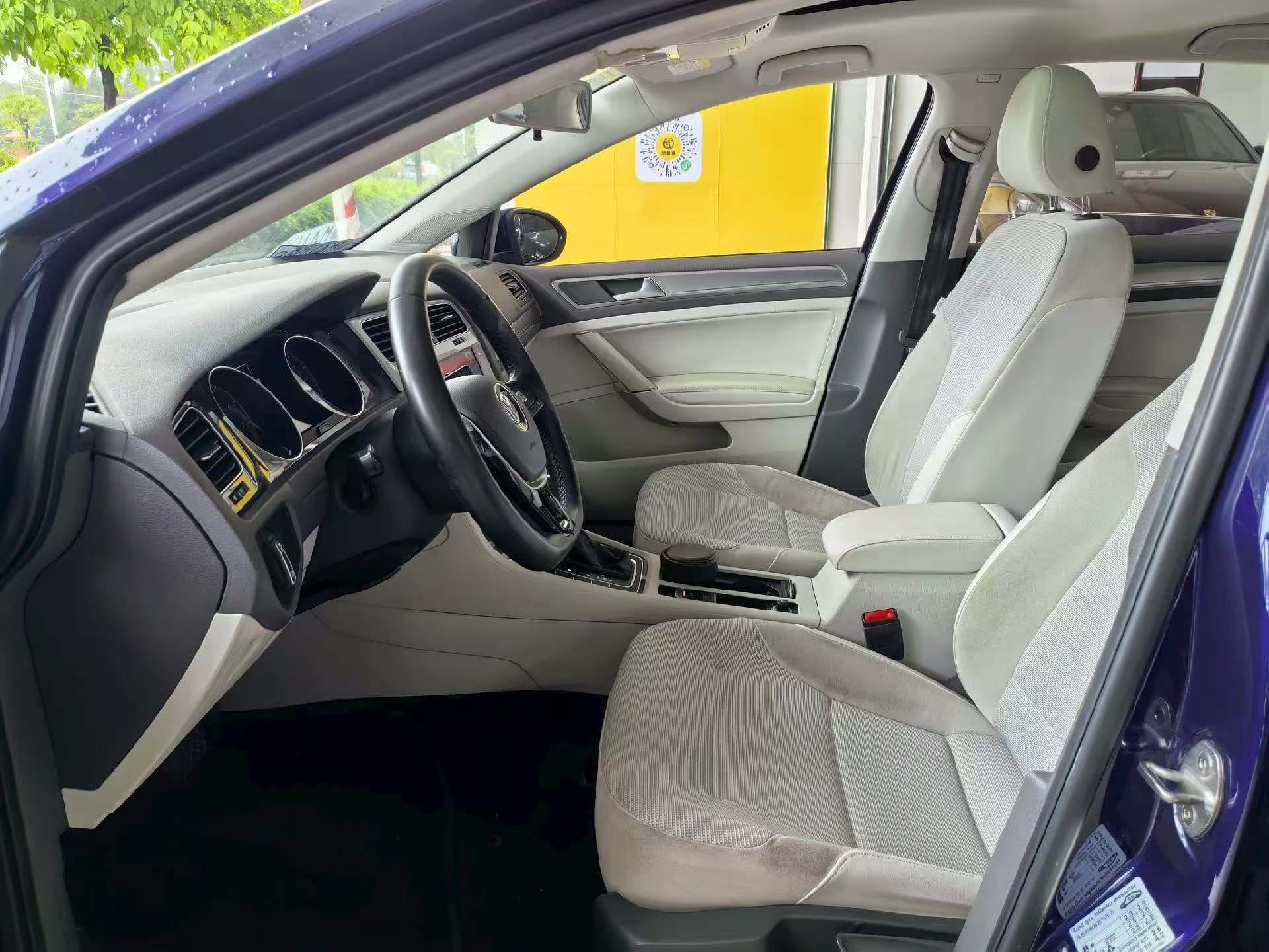 Volkswagen Golf 2018 car image #4