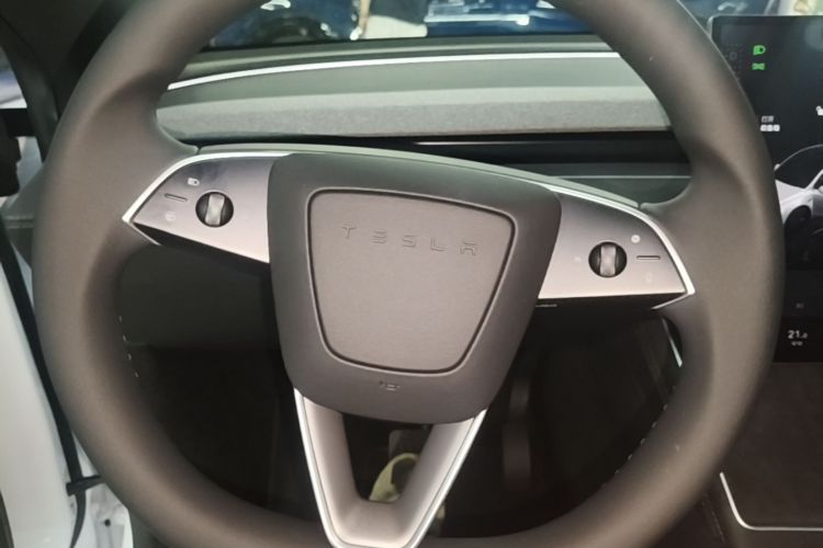 Tesla Model Y 2026 #11 Tesla Model Y 2026 car image #11