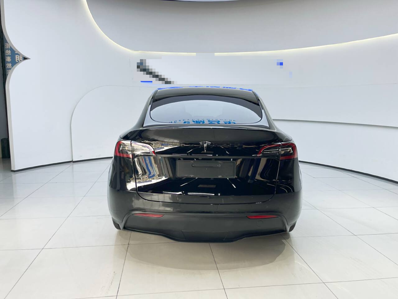Tesla Model Y 2023 car image #5
