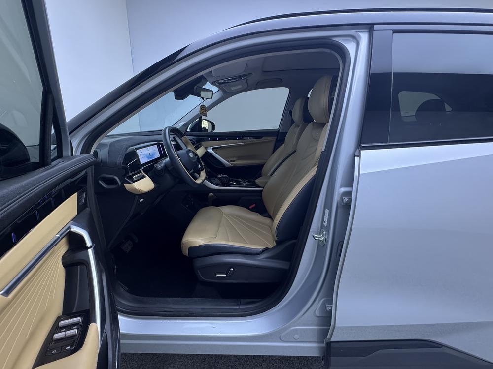 GEELY Boyue L 2023 car image #17