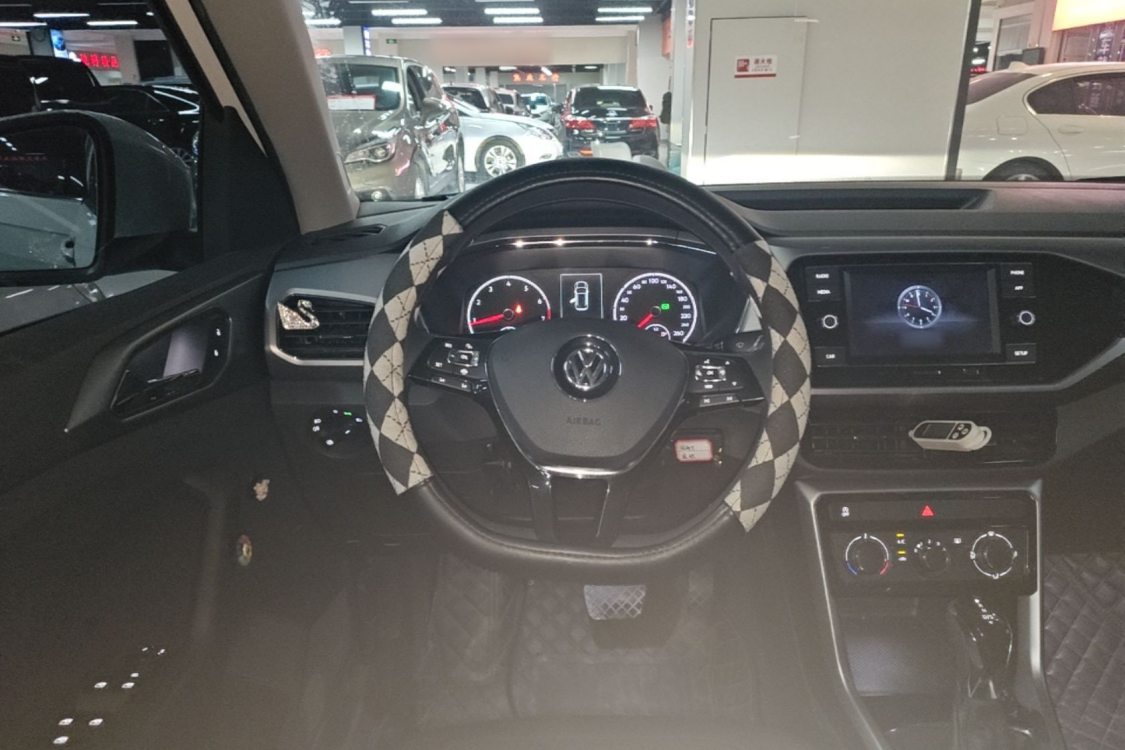 Volkswagen T-Cross 2020 #16 Volkswagen T-Cross 2020 car image #16