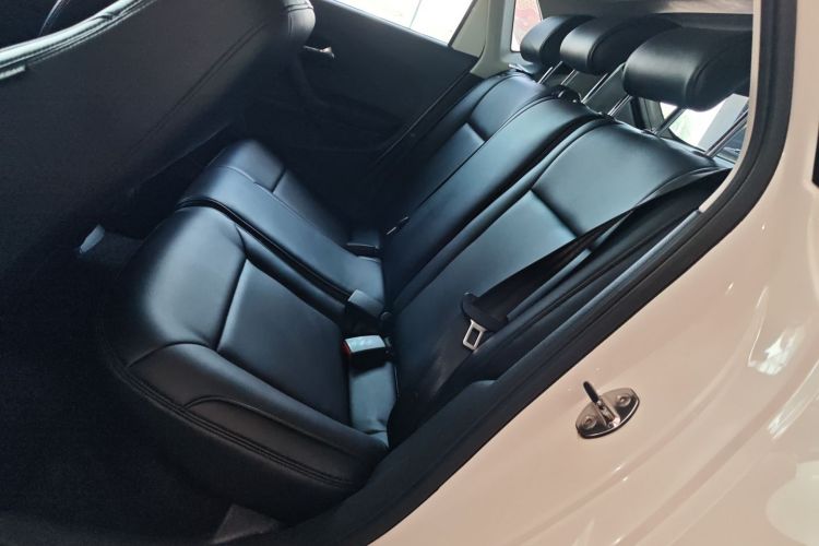 Volkswagen Polo 2018 صورة سيارة #17