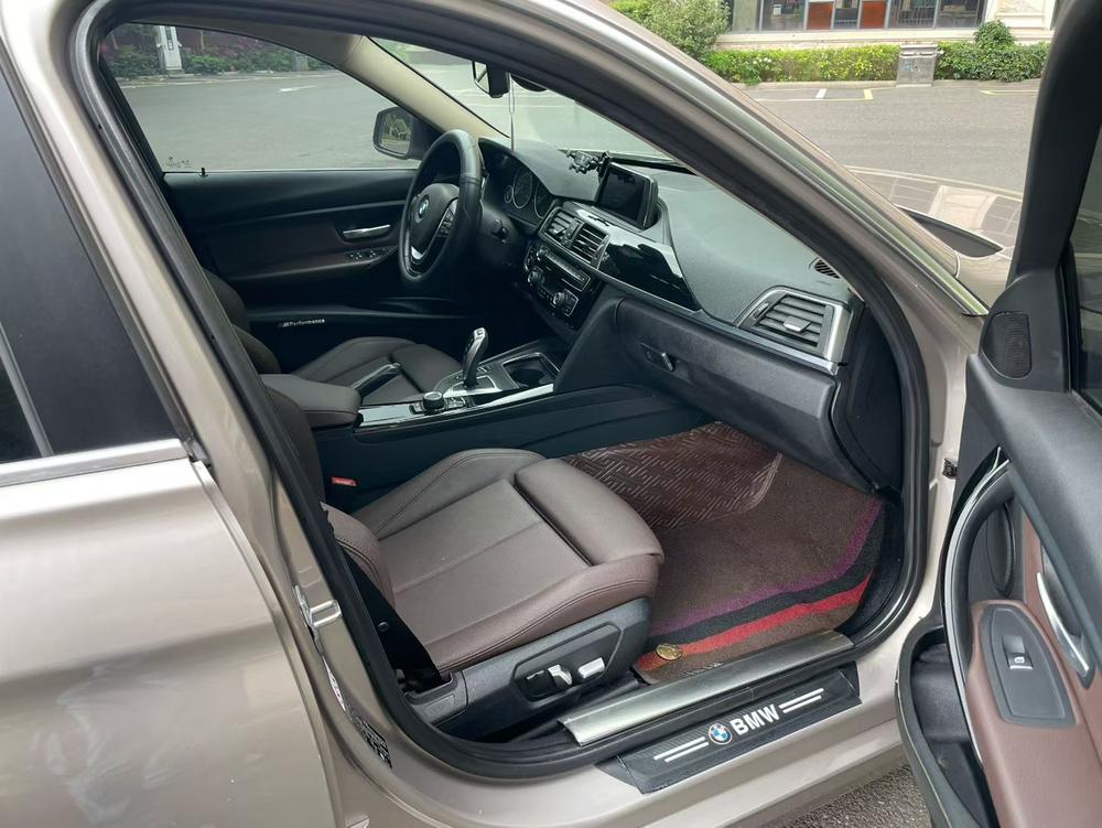 BMW 3 Series 2018 car image #6