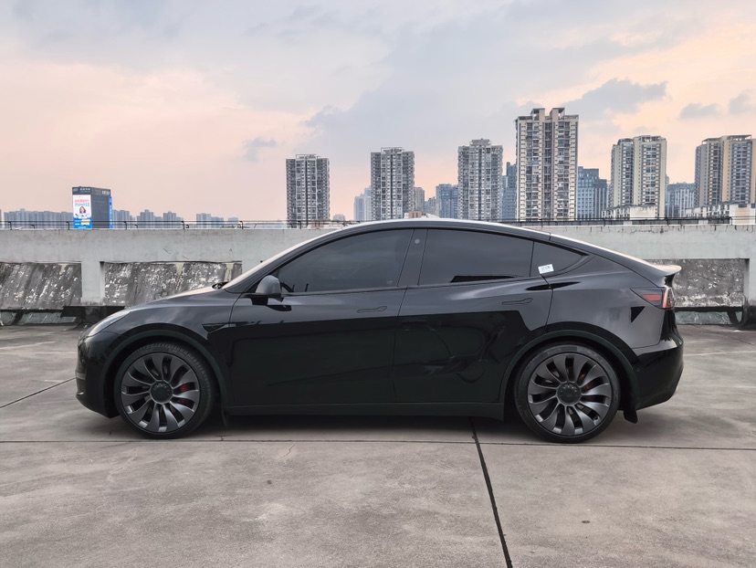 Tesla Model Y 2023 #4 Tesla Model Y 2023 car image #4