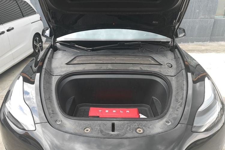 Tesla Model Y 2023 car image #20