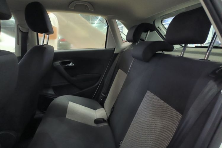 Volkswagen Polo 2018 car image #17