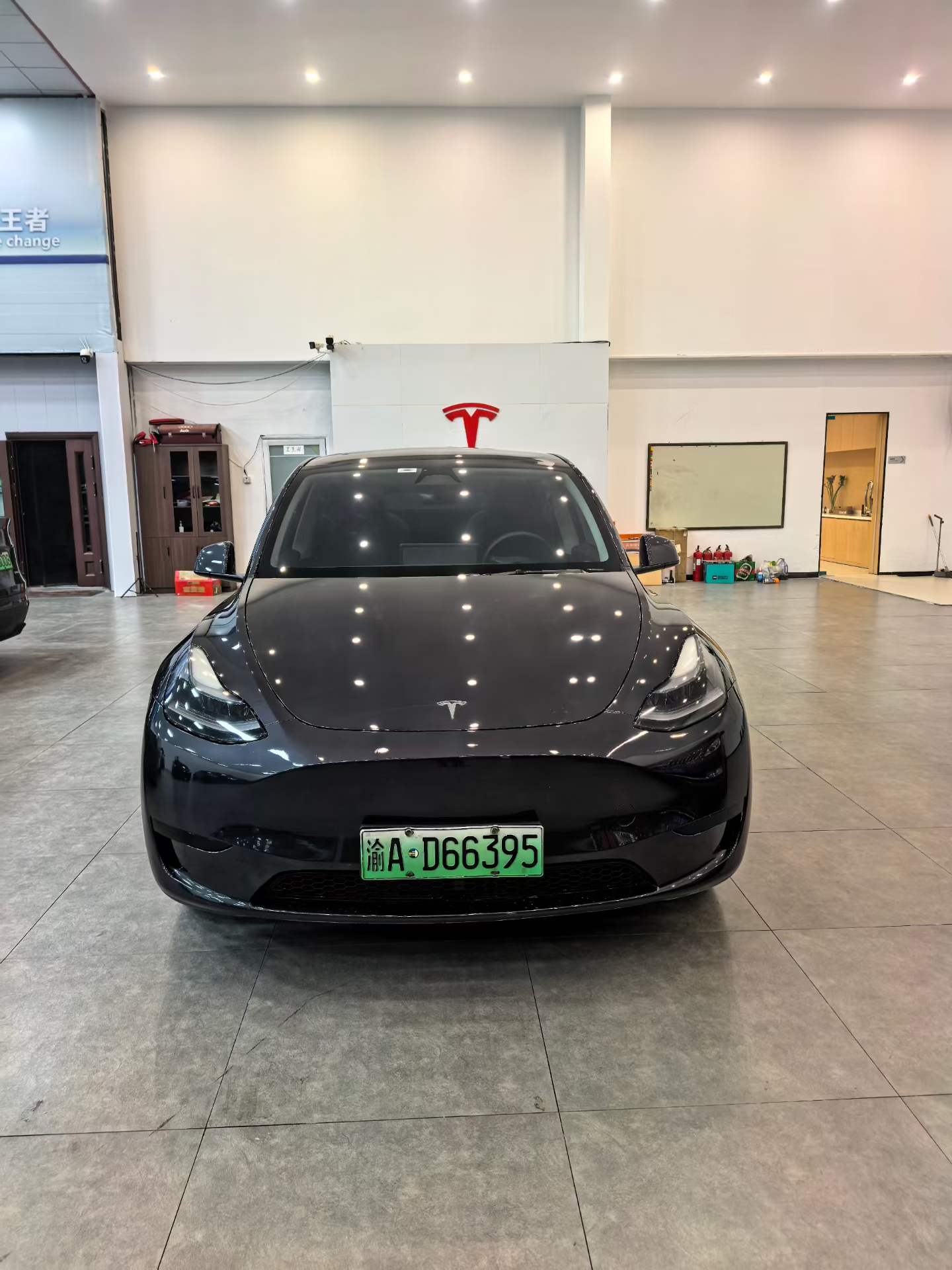 Tesla Model Y 2024 car image #2