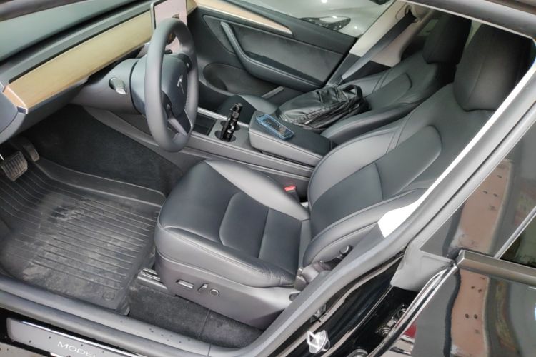 Tesla Model Y 2023 car image #15