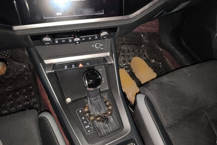 Audi Q3 2022 car image #18
