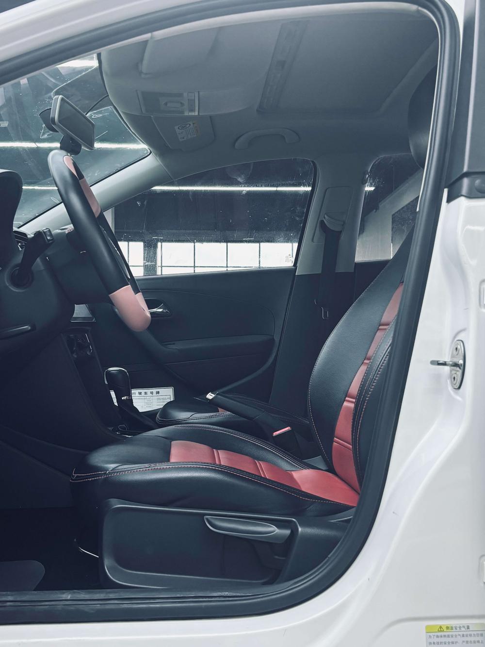 Volkswagen Polo 2017 car image #16