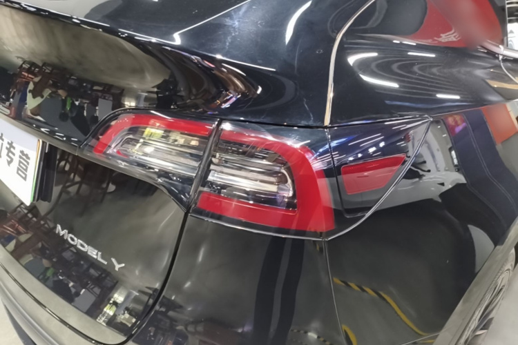 Tesla Model Y 2024 #8 Tesla Model Y 2024 car image #8