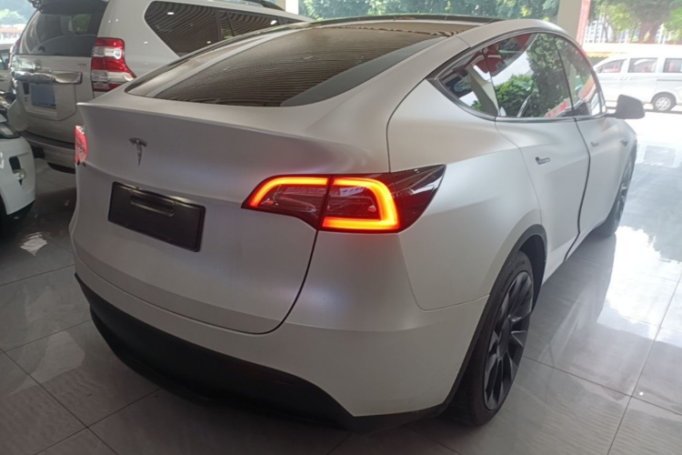Tesla Model Y 2022 #7 Tesla Model Y 2022 car image #7