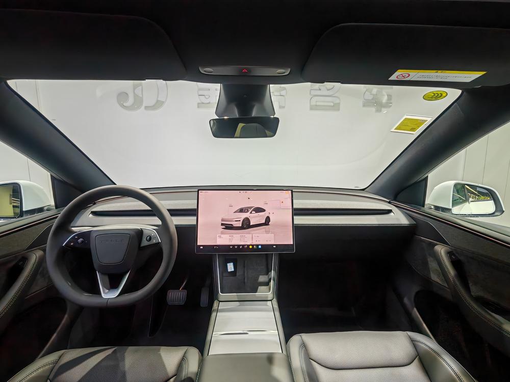 Tesla Model Y 2026 #14 Tesla Model Y 2026 immagine di auto #14