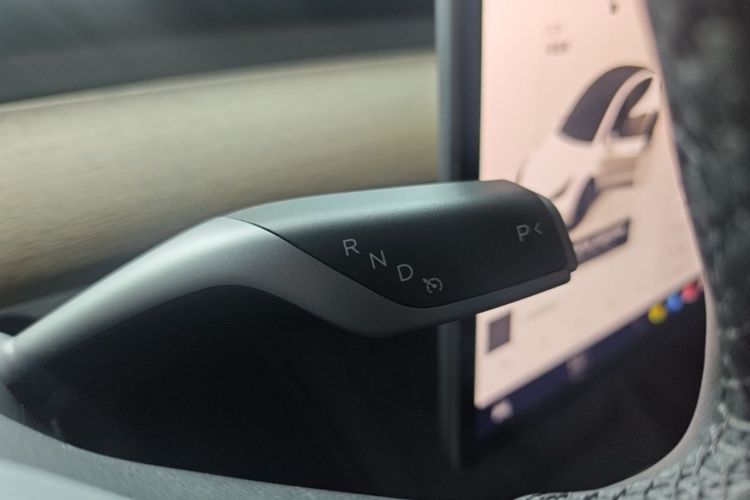 Tesla Model Y 2022 car image #14