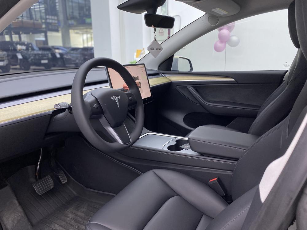 Tesla Model Y 2023 #27 Tesla Model Y 2023 car image #27