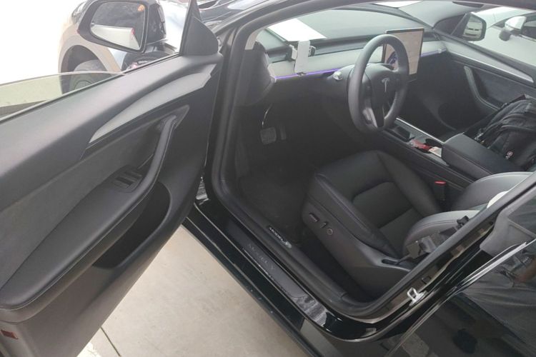 Tesla Model Y 2023 car image #16