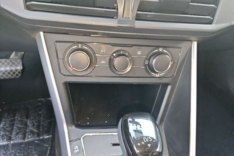 Volkswagen Polo 2021 car image #13